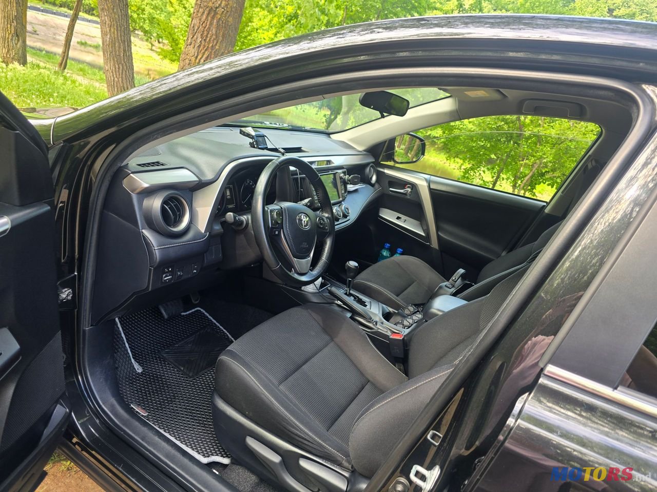 2017' Toyota RAV4 photo #4