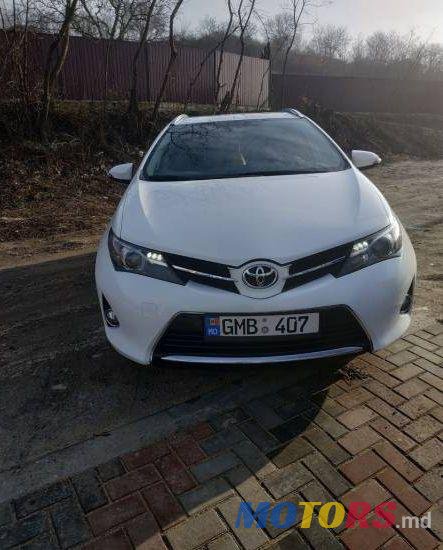 2013' Toyota Auris photo #1