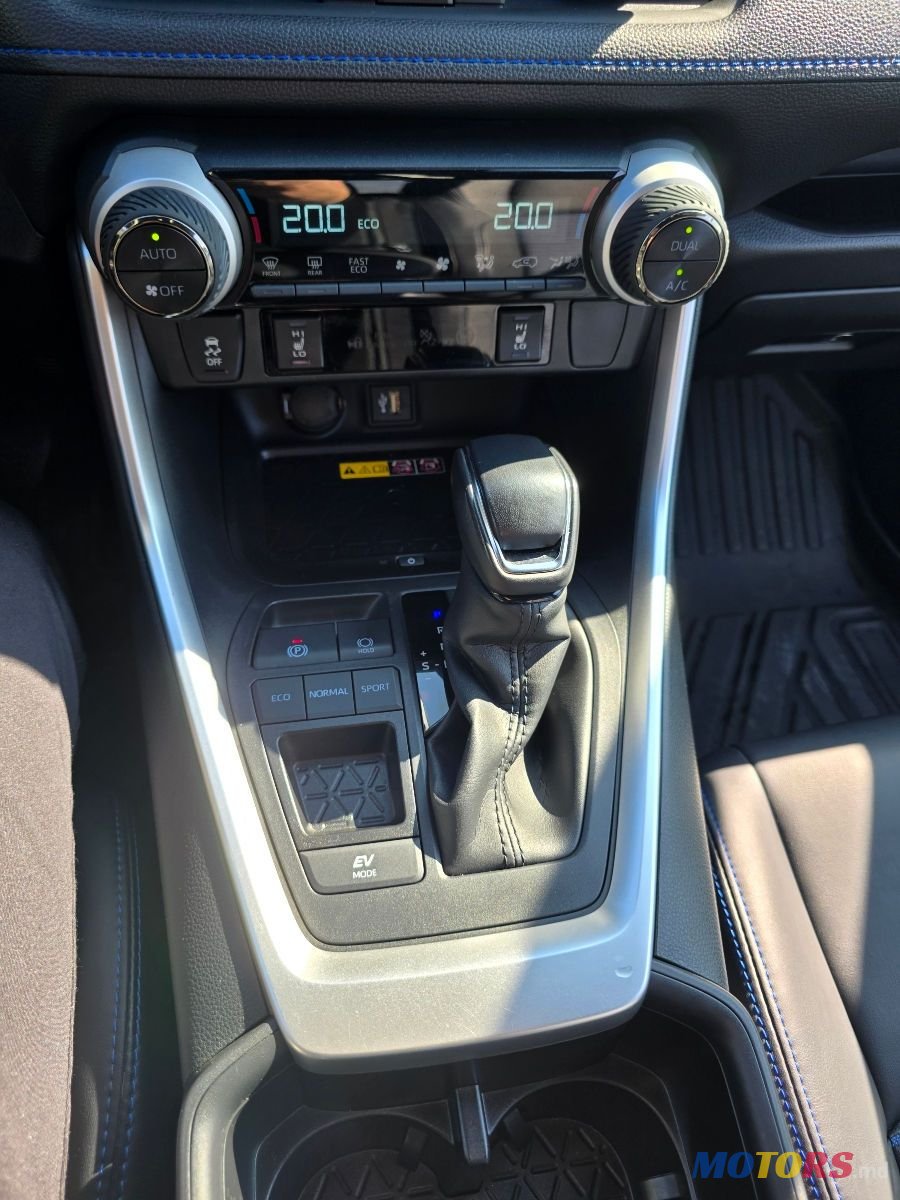 2023' Toyota RAV4 photo #5