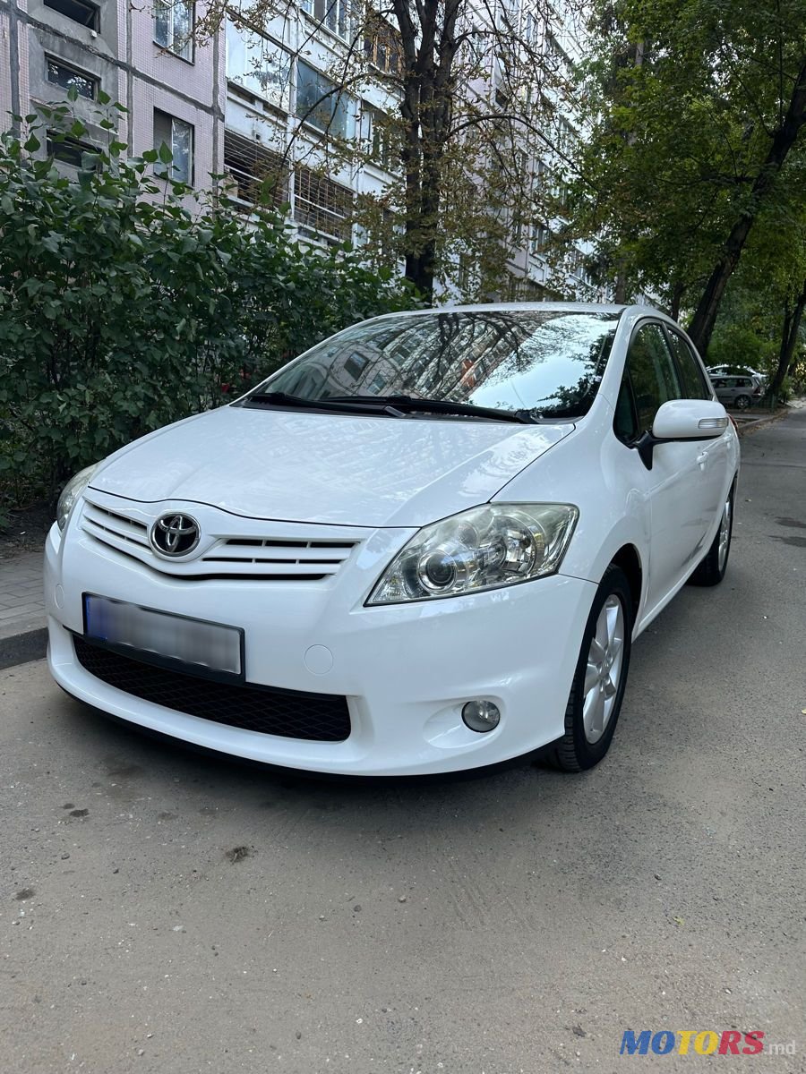 2011' Toyota Auris photo #4