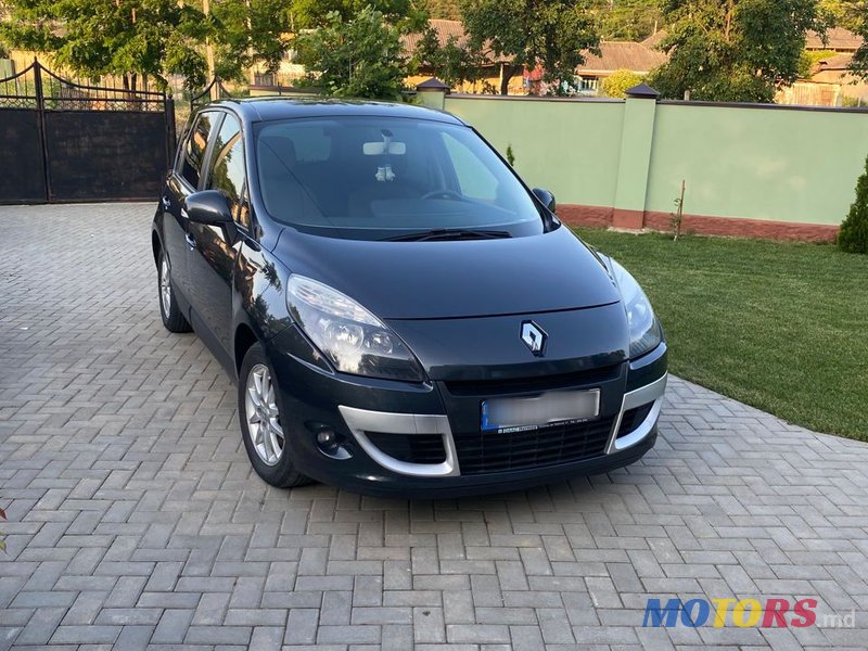2011' Renault Scenic photo #1