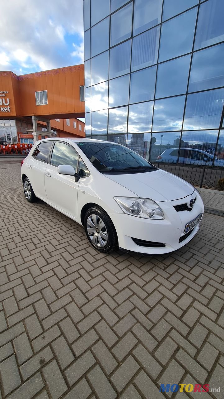 2008' Toyota Auris photo #2