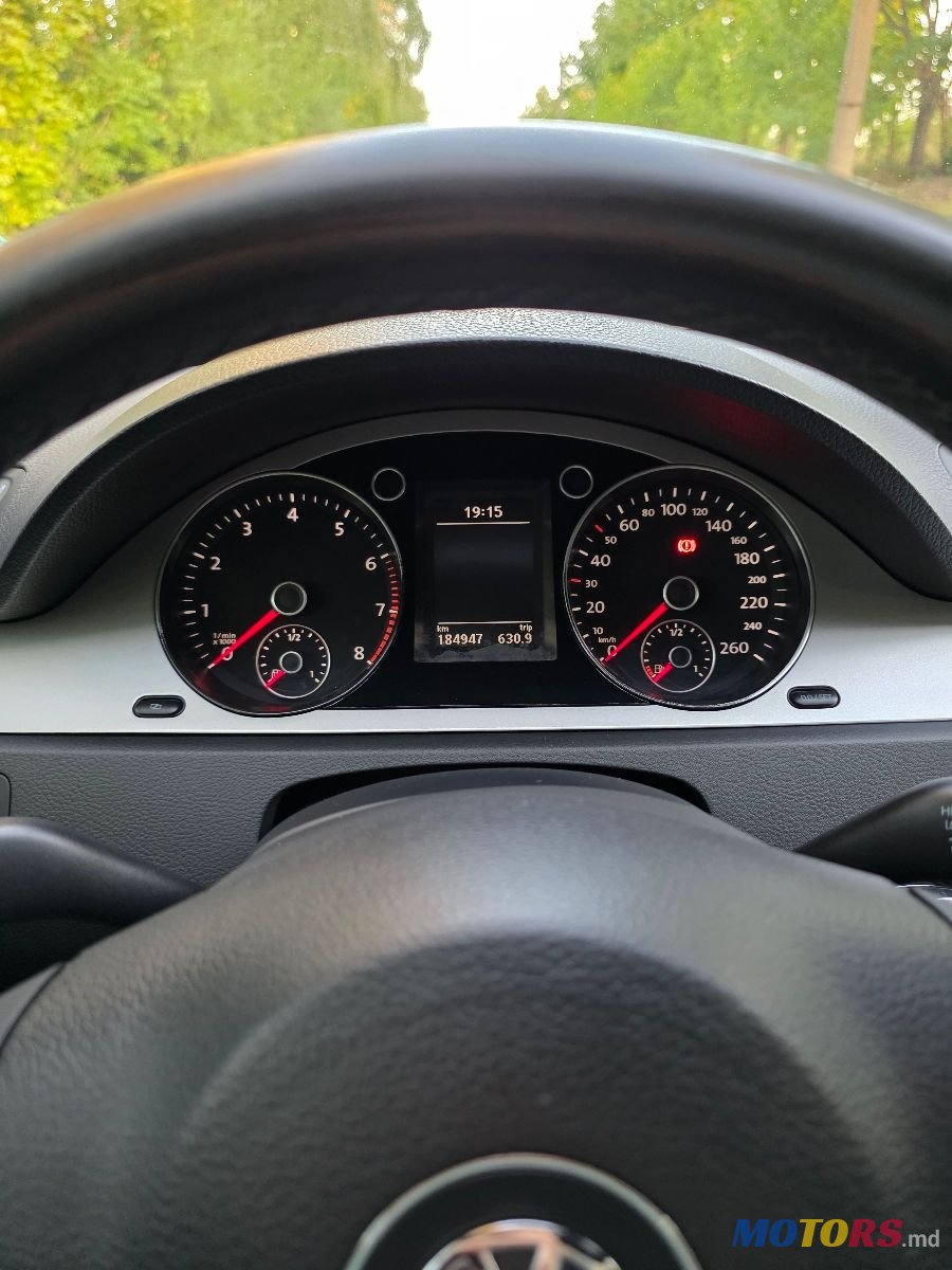 2010' Volkswagen Passat photo #4