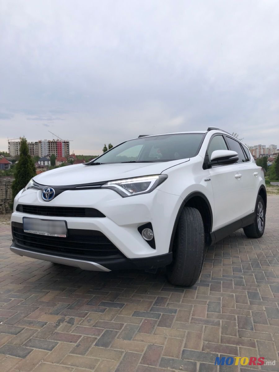 2016' Toyota RAV4 photo #2
