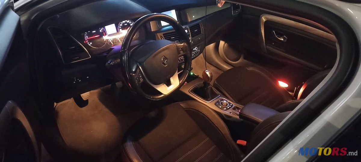 2012' Renault Laguna photo #4