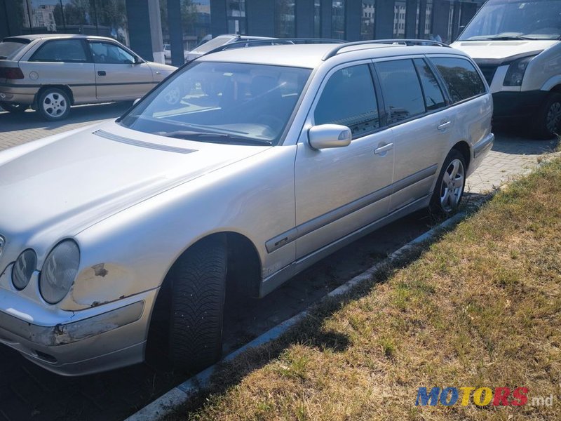 2002' Mercedes-Benz E-Class photo #3