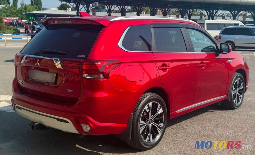 2021' Mitsubishi Outlander photo #6