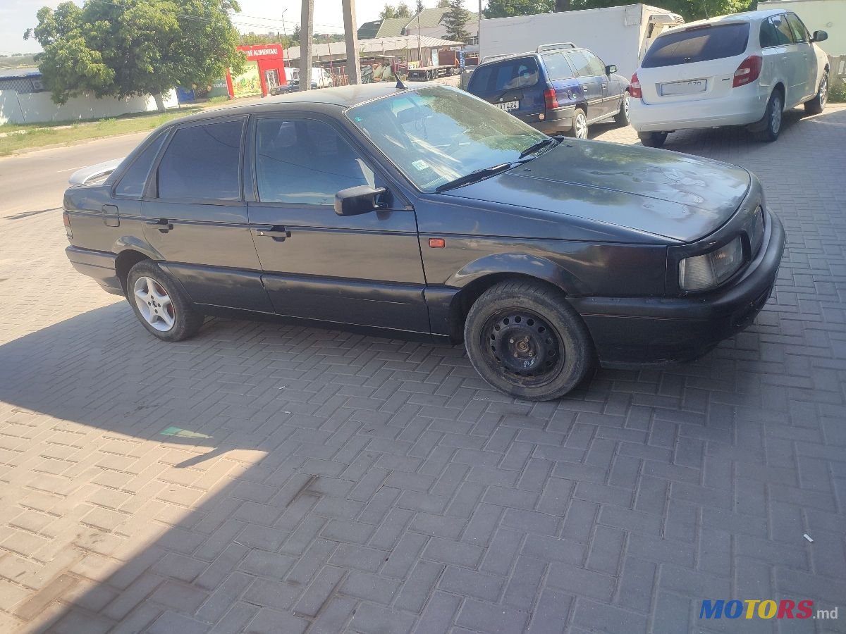 1991' Volkswagen Passat photo #2