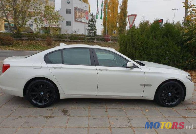 2012' BMW 7 photo #2