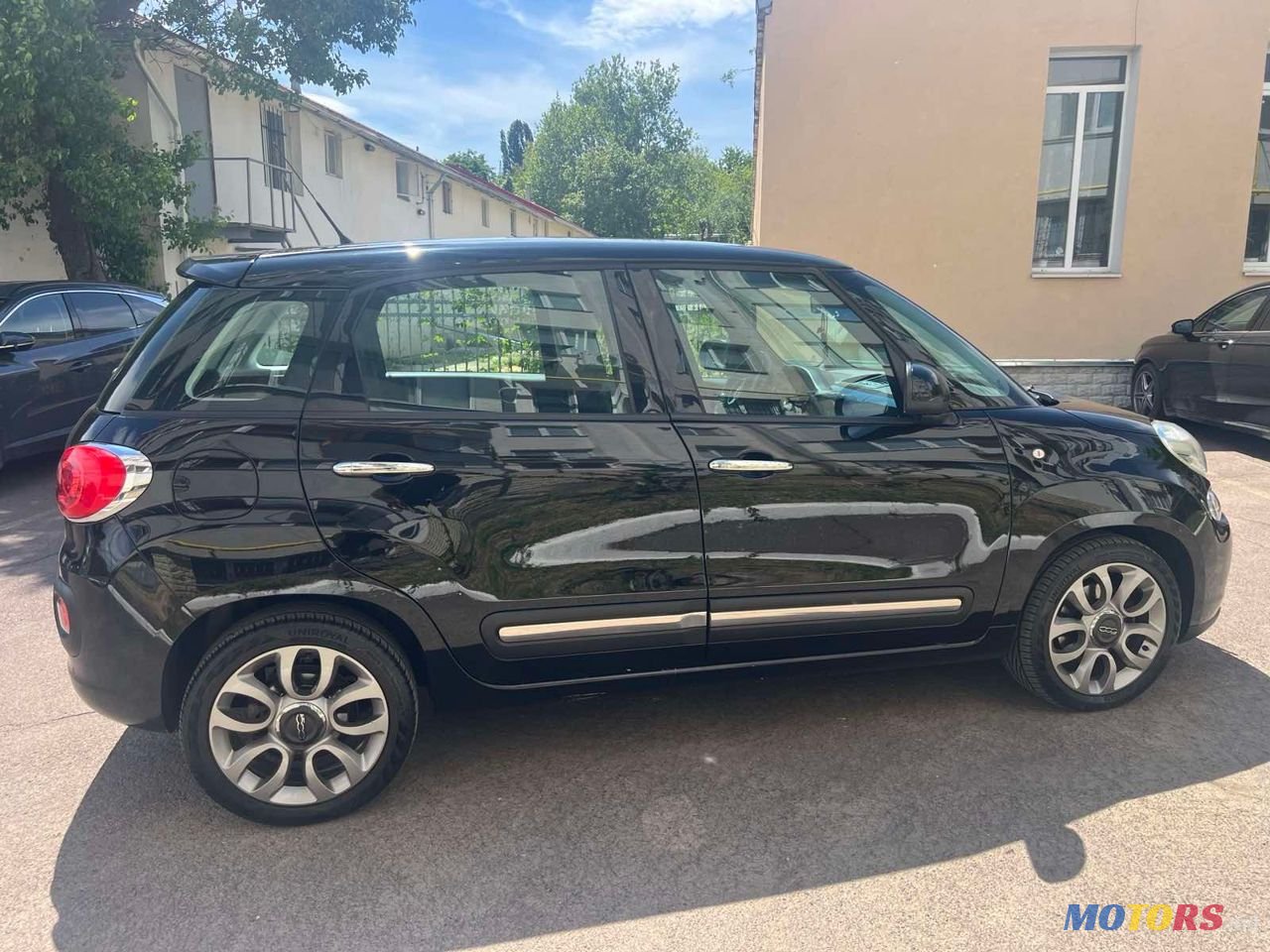 2014' Fiat 500L photo #2