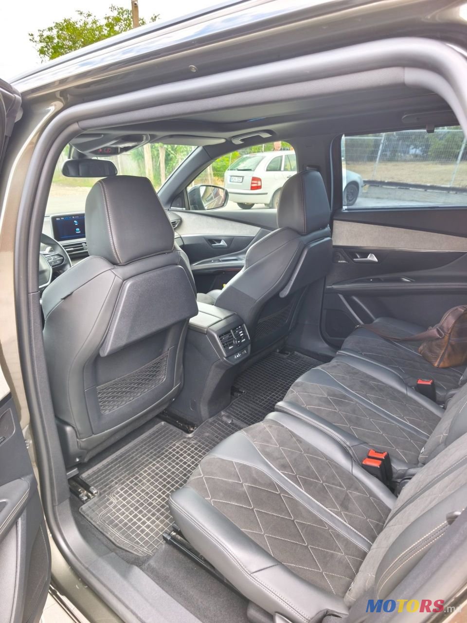 2020' Peugeot 5008 photo #3