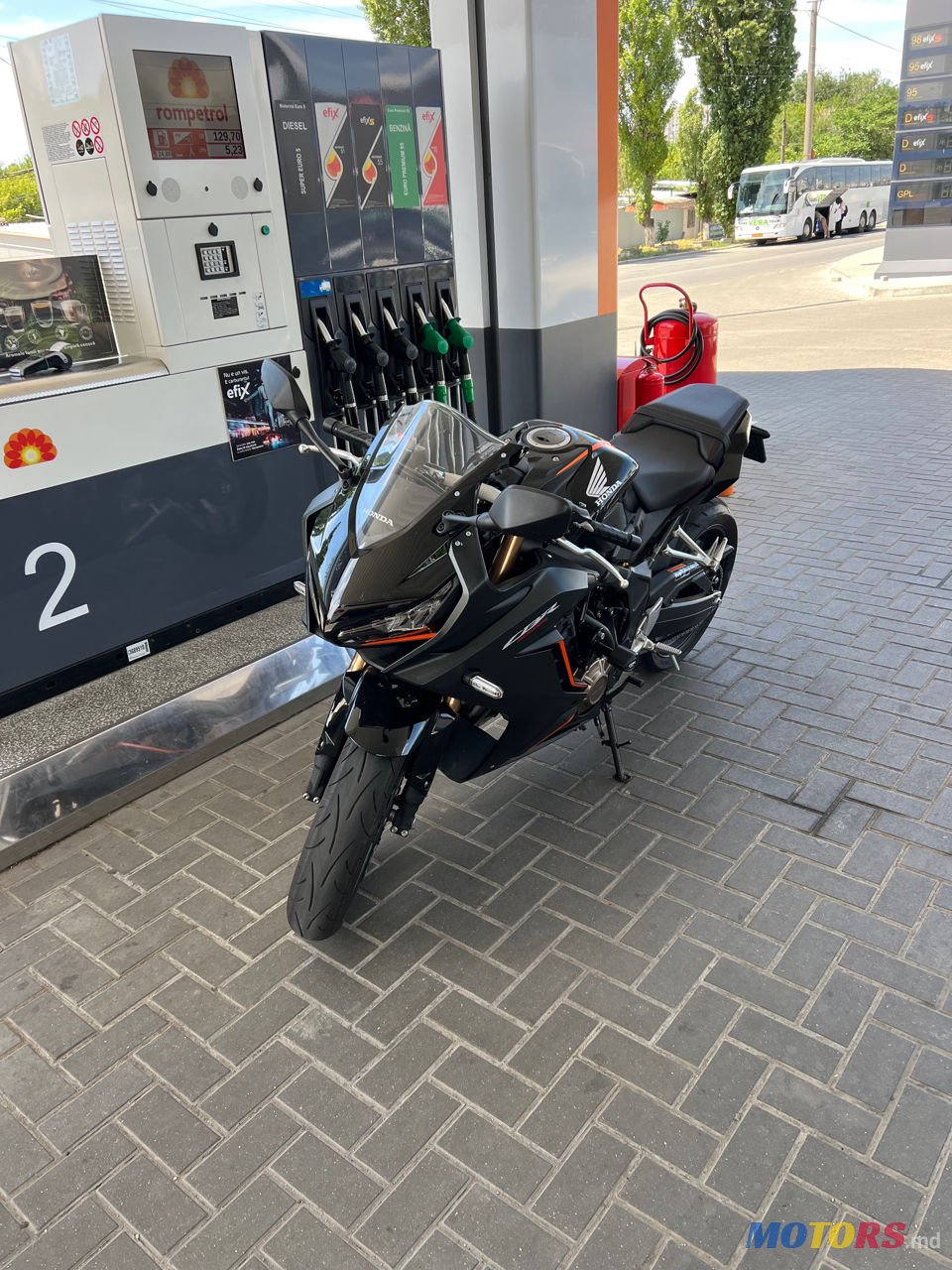 2021' Honda CBR650R photo #1