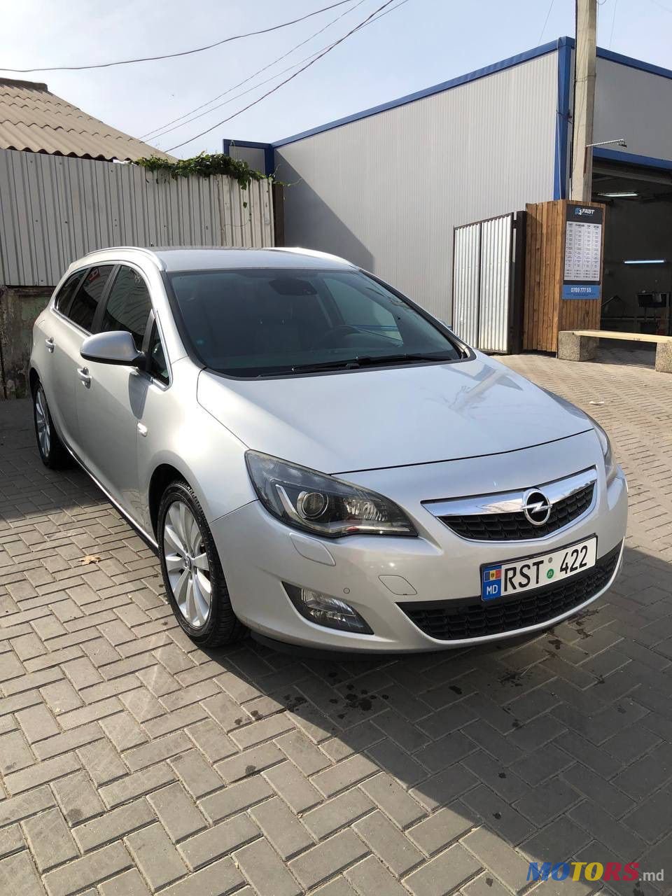 2010' Opel Astra photo #1