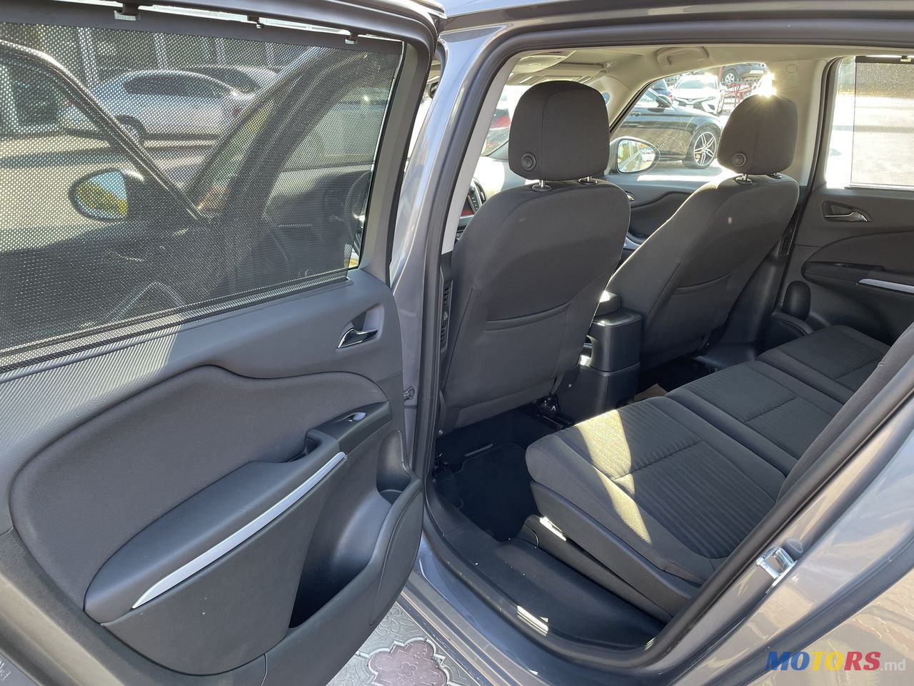 2017' Opel Zafira photo #4