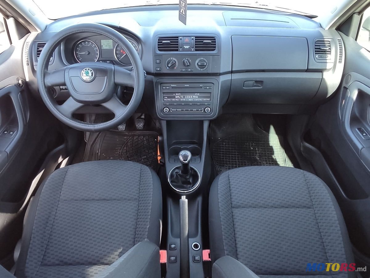 2012' Skoda Fabia photo #6