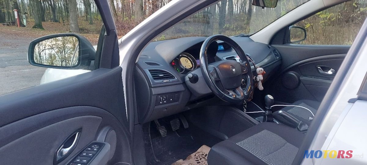 2011' Renault Megane photo #6