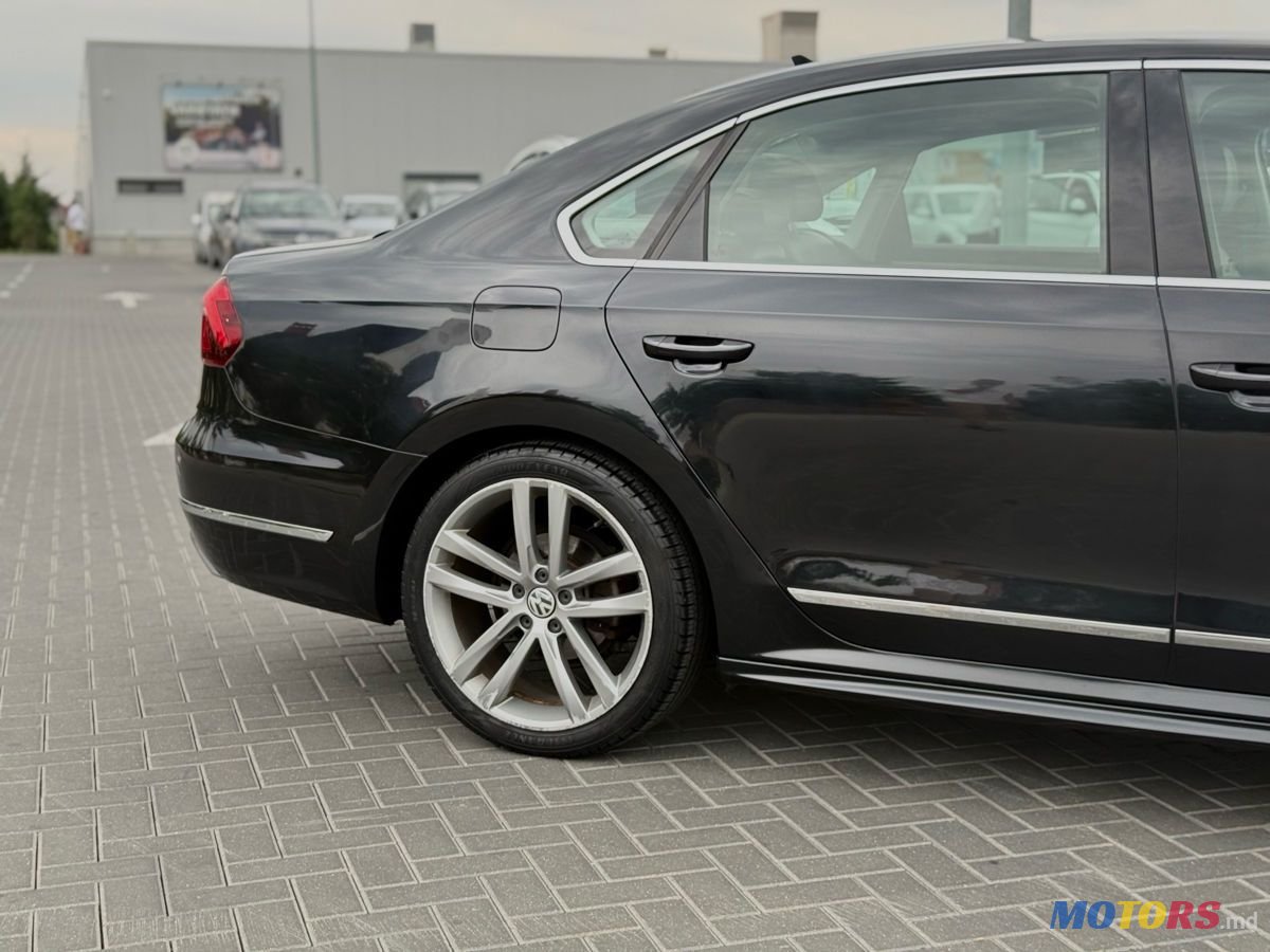 2017' Volkswagen Passat photo #5