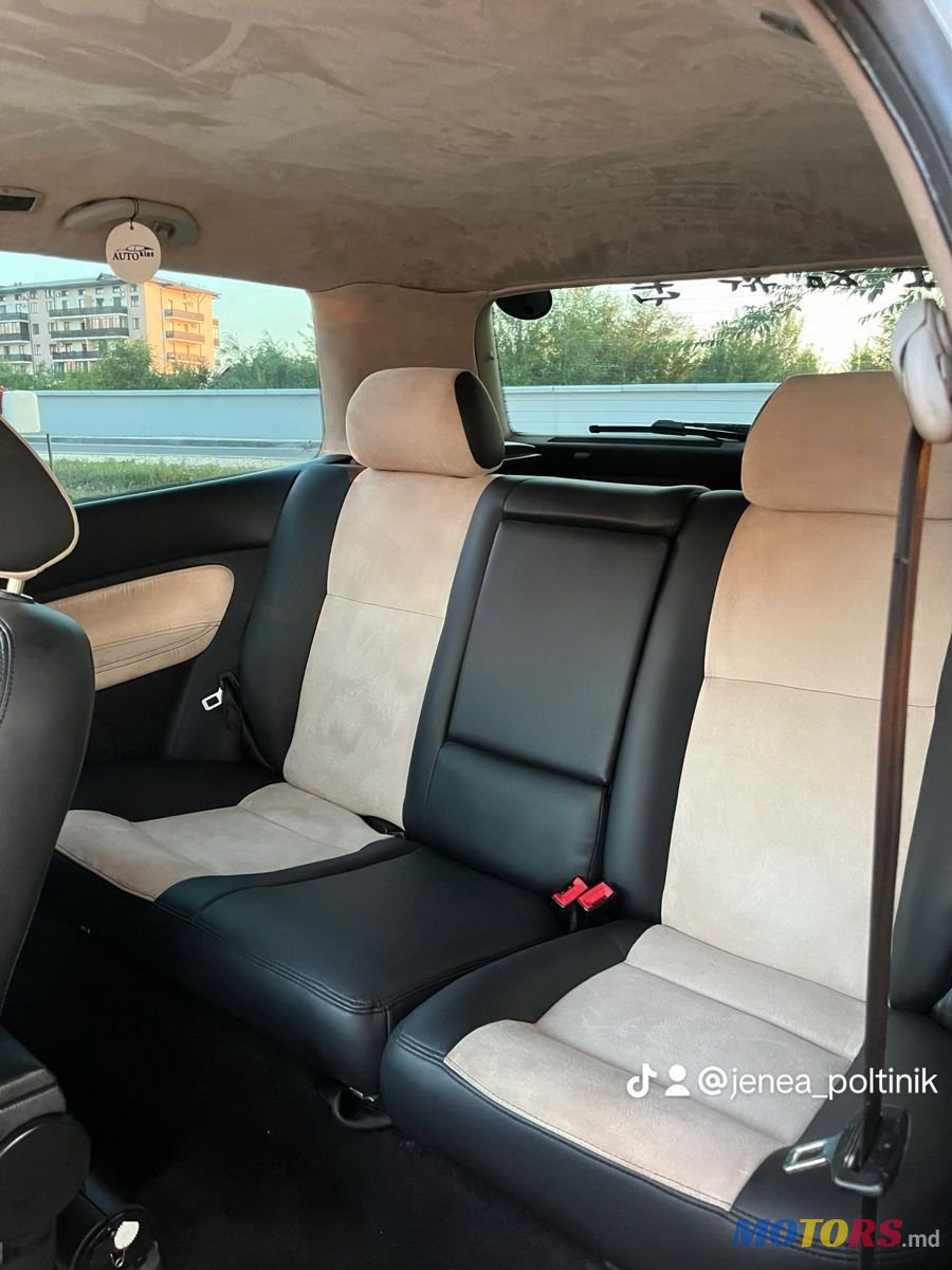 2001' Volkswagen Golf photo #5