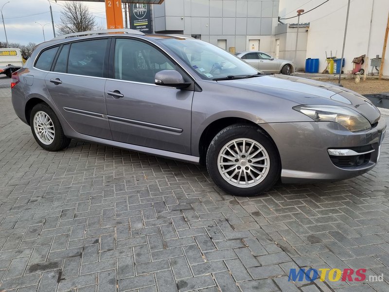 2011' Renault Laguna photo #2