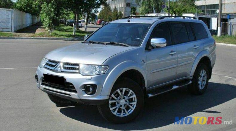 2014' Mitsubishi Pajero Sport photo #1