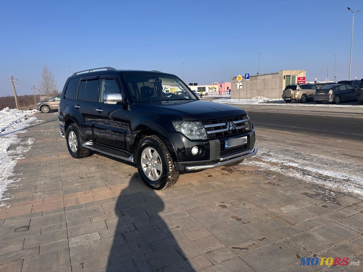 2008' Mitsubishi Pajero photo #5