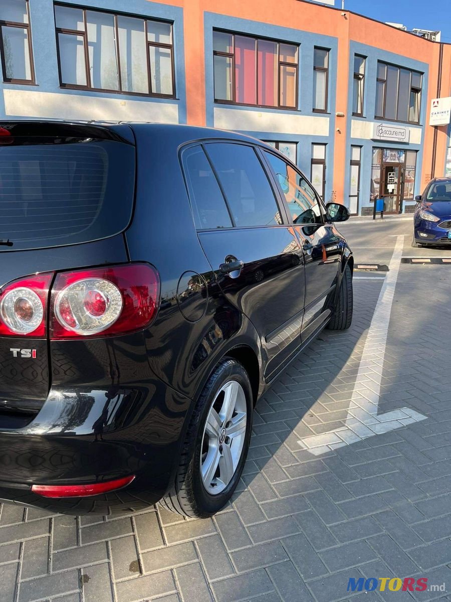 2010' Volkswagen Golf Plus photo #3