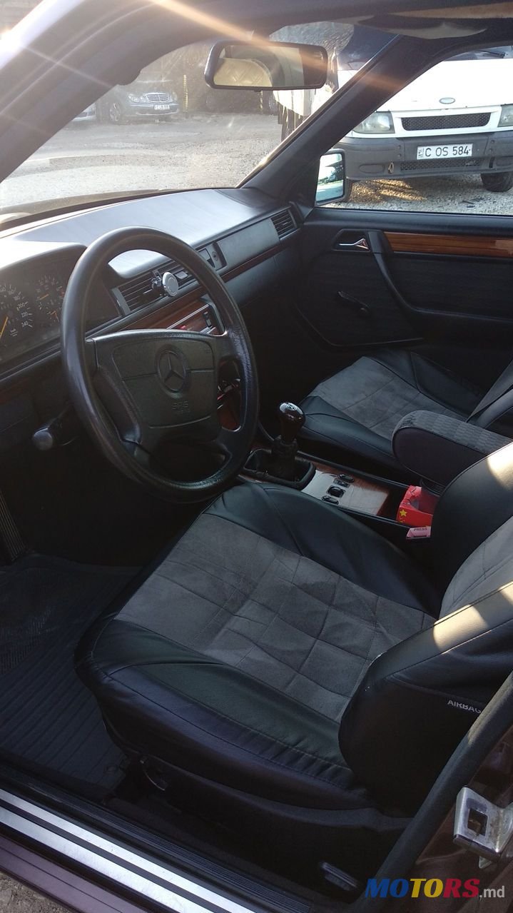 1993' Mercedes-Benz W124 photo #5