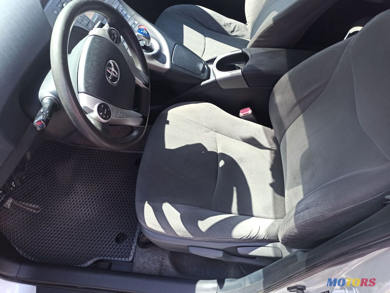 2012' Toyota Prius photo #4