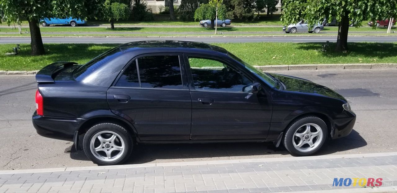 2002' Mazda 323 photo #2