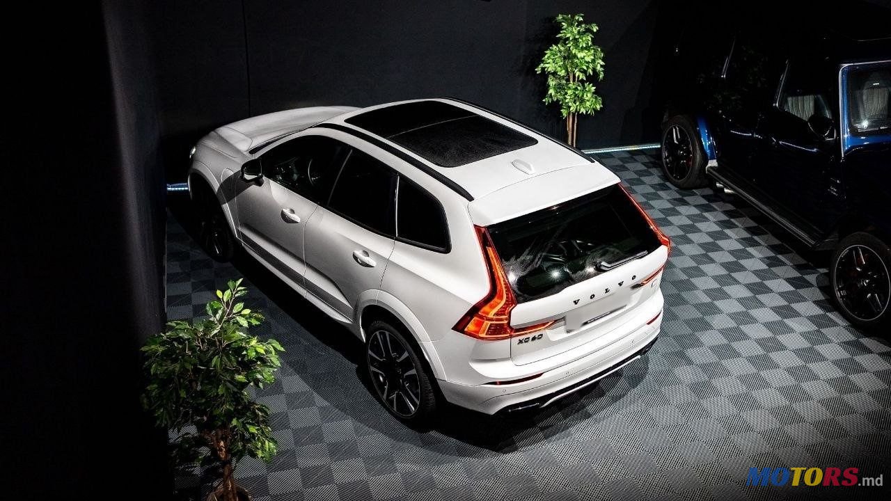 2021' Volvo XC60 photo #2