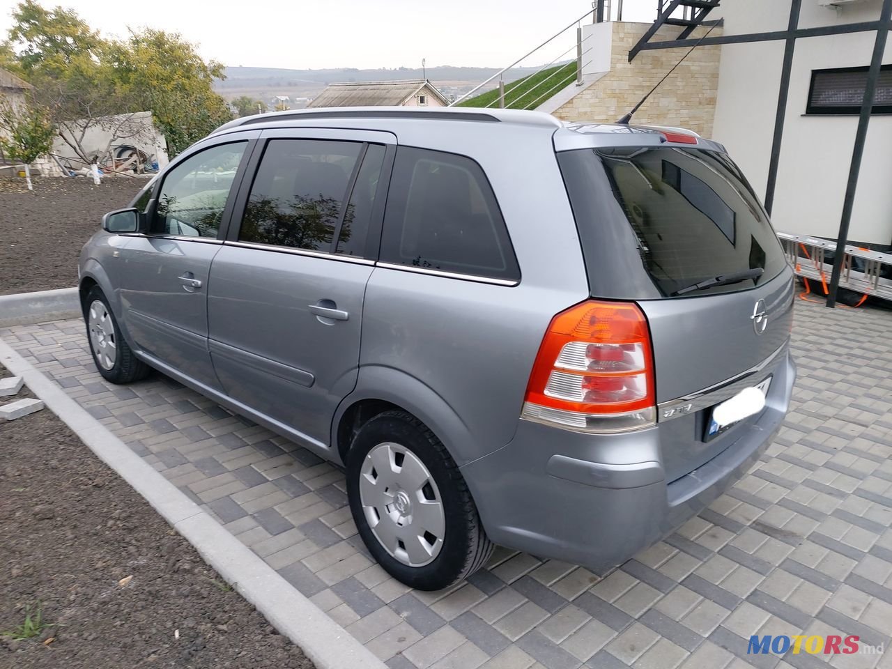 2007' Opel Zafira photo #1