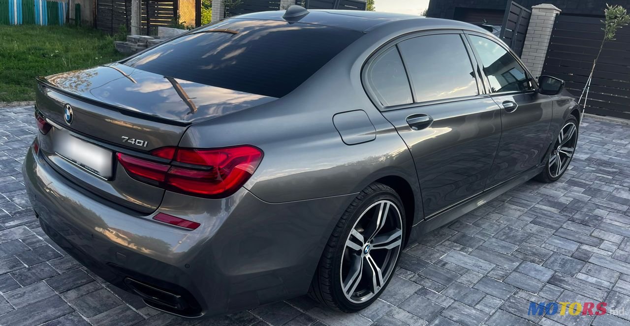 2016' BMW 7 Series photo #3
