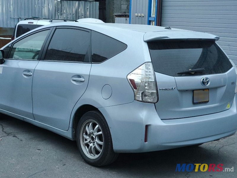 2012' Toyota Prius v photo #4