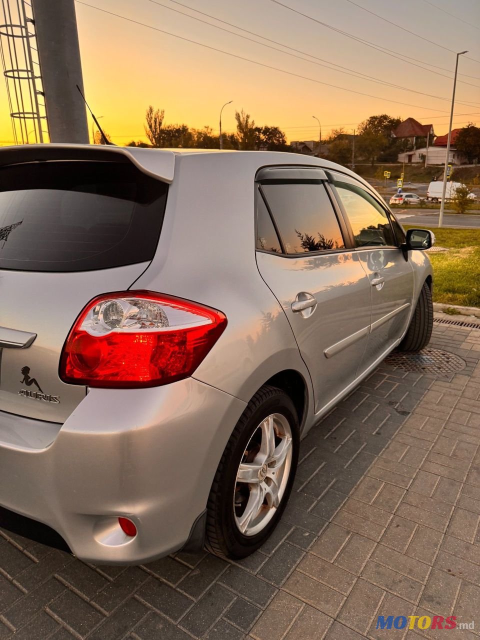 2010' Toyota Auris photo #2