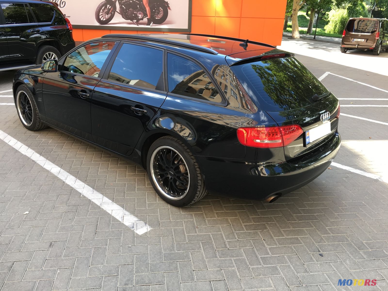 2011' Audi A4 Avant photo #4