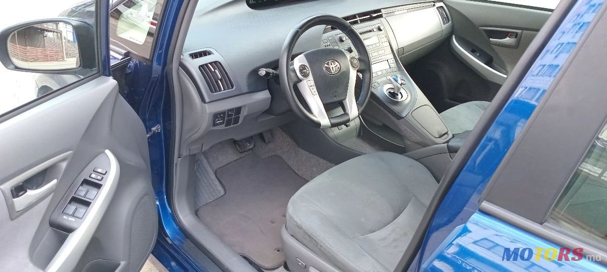 2010' Toyota Prius photo #6