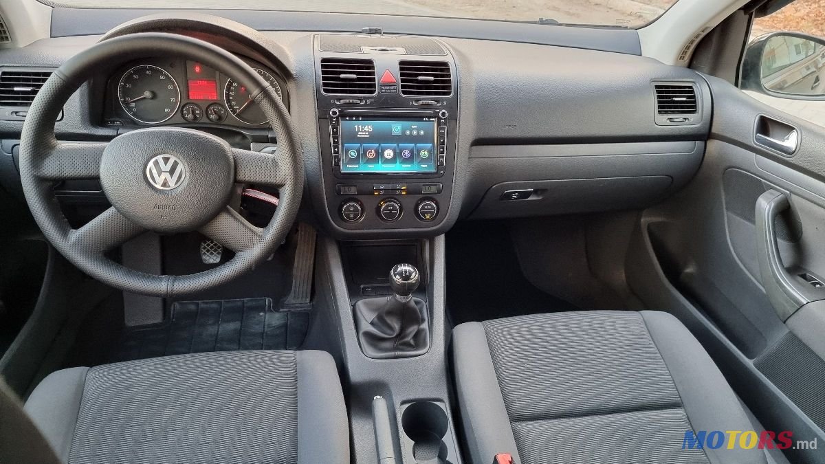 2004' Volkswagen Golf photo #3