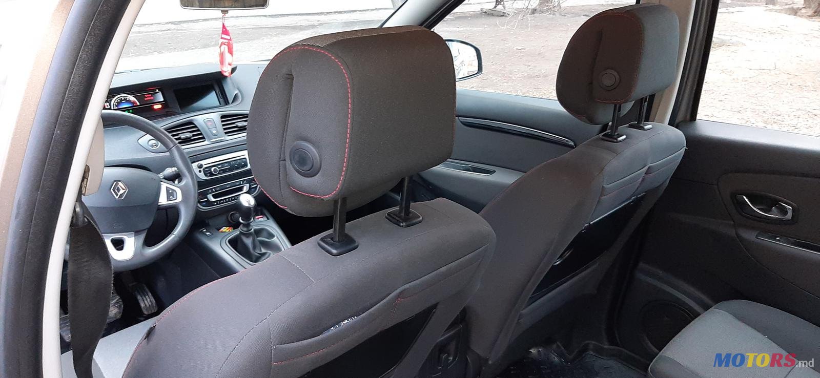 2012' Renault Megane Scenic photo #4