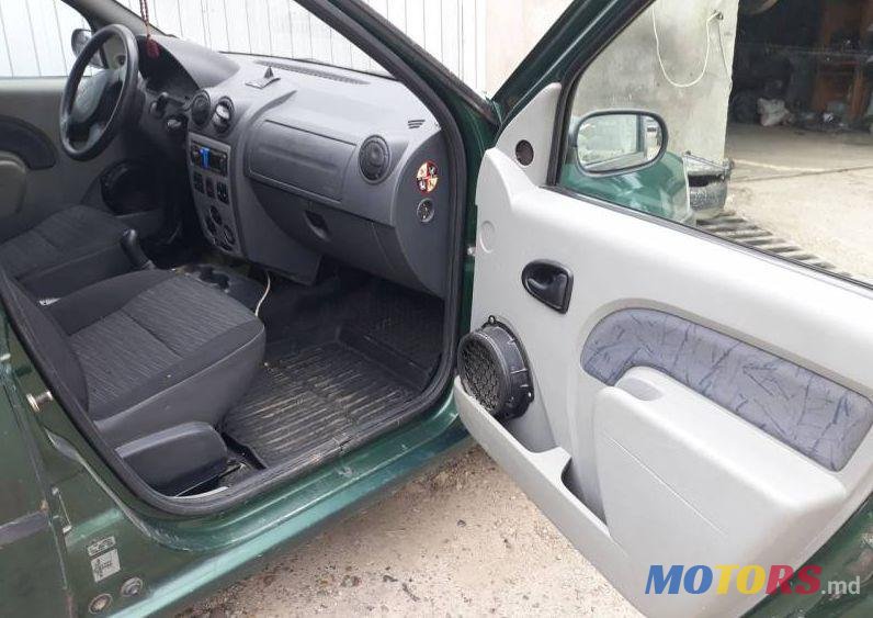 2008' Dacia Logan photo #2
