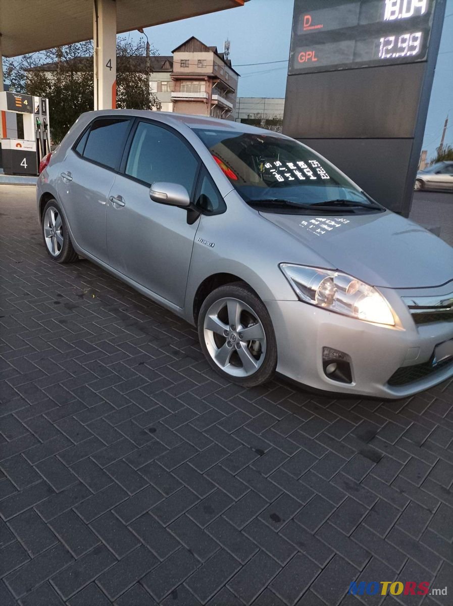 2011' Toyota Auris photo #2