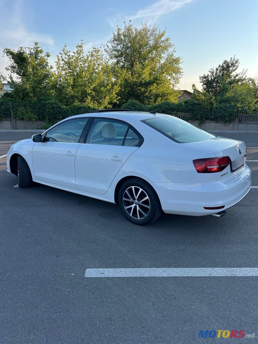 2017' Volkswagen Jetta photo #5