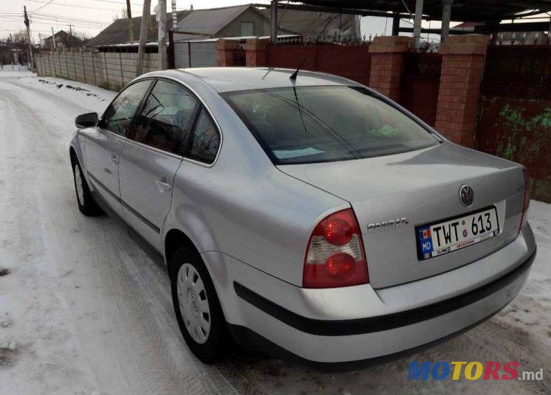 2002' Volkswagen Passat photo #2