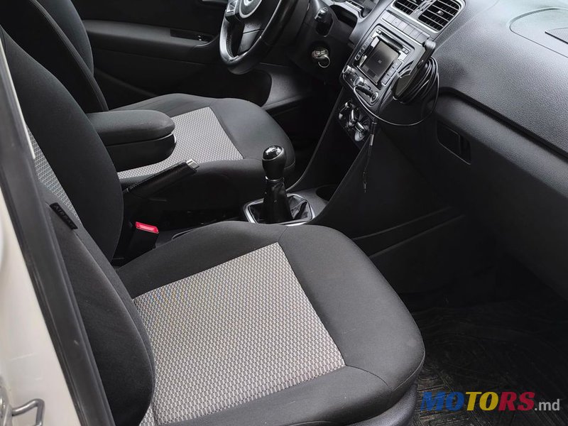 2012' Volkswagen Polo photo #6