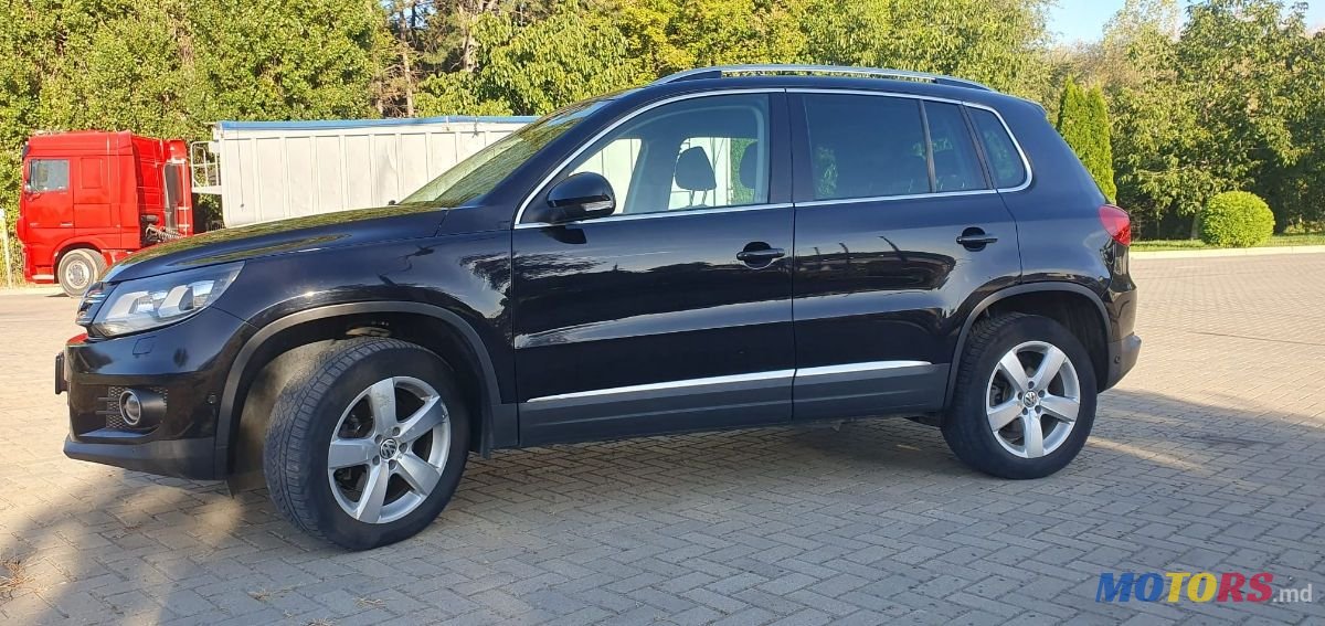 2012' Volkswagen Tiguan photo #6