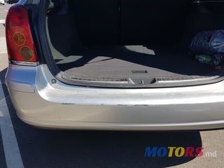 2004' Toyota Avensis photo #3