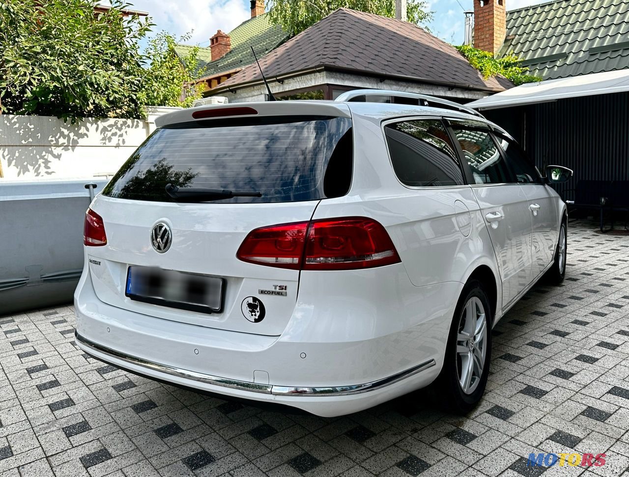 2011' Volkswagen Passat photo #4