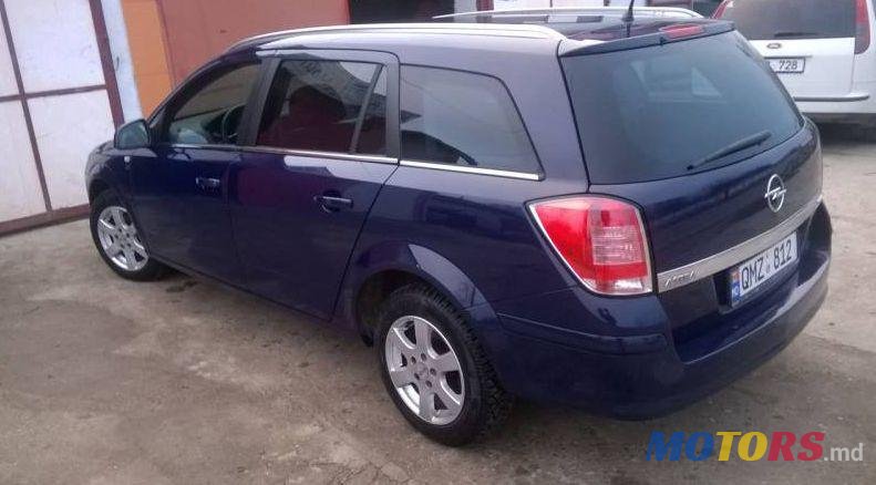 2010' Opel Astra photo #2