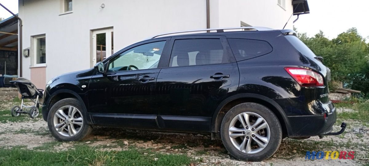 2011' Nissan Qashqai+2 photo #3