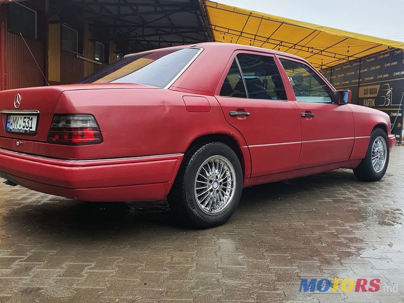 1993' Mercedes-Benz E Класс photo #2