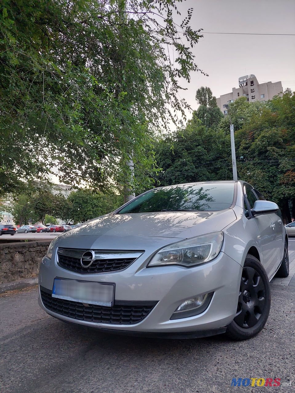 2011' Opel Astra photo #2